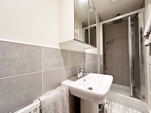 En-suite- click for photo gallery